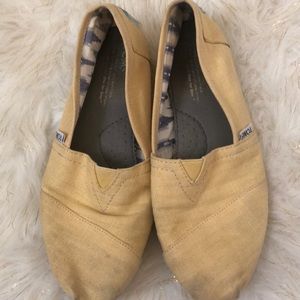 pale yellow toms flats shoes